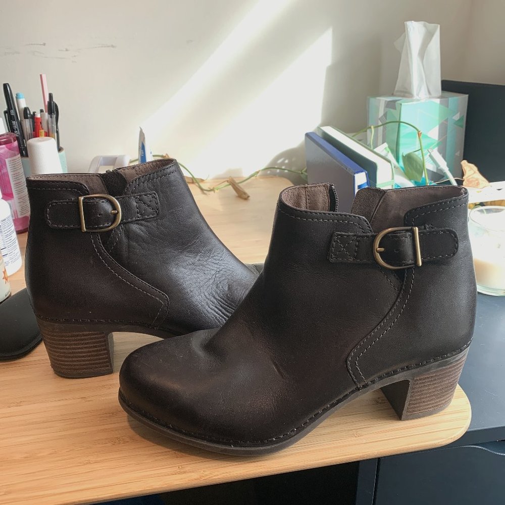 DANSKO - Henley Buckled Bootie - Chocolate Burnished